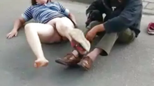 دوما در آینه یک استریپتیز سکسی دانلود فیلم سوپر چینی دریافت می کند