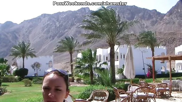 خدمتکار شاخی با یک پسر بچه دانلود فیلم سوپر سلنا گومز گله می کند